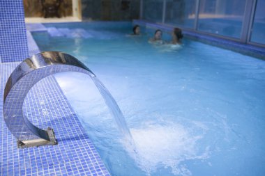 Kapalı havuz Spa'da aile keyfi