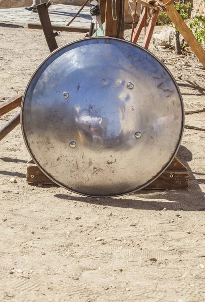 Rounded shield used by moorish armies during Reconquista period — Stock Photo, Image