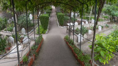 Trafalgar Mezarlığı 'nın Pergola girişi, Cebelitarık, Uk