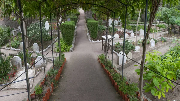 Trafalgar Mezarlığı 'nın Pergola girişi, Cebelitarık, Uk