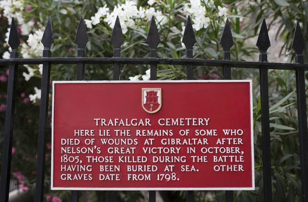 イギリス、ジブラルタルのトラファルガー墓地の入場プラーク — ストック写真