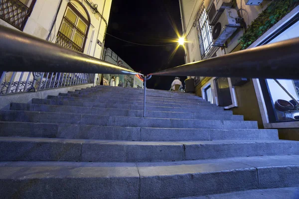 Ulica Dos Gatos. Dolna Coimbra nocą, Portugalia — Zdjęcie stockowe