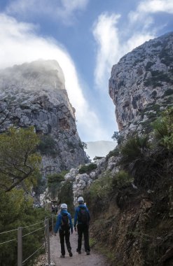 Caminito del Rey, Mala 'nın tepelerinde sabah sisi örüyorum.