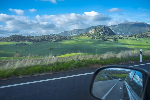 Conduciendo por campos de trigo verde del Condado de Antequera, Málaga , — Foto de Stock