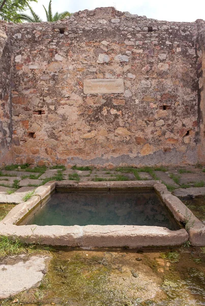 西班牙霍纳丘斯市Los Moros温泉的传统喷泉 16世纪建造的基础设施 — 图库照片