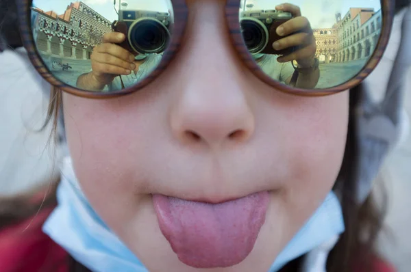 Little Girl Wearing Mirror Sunglasses Tongue Out Reflection Someone Taking — Stock Photo, Image