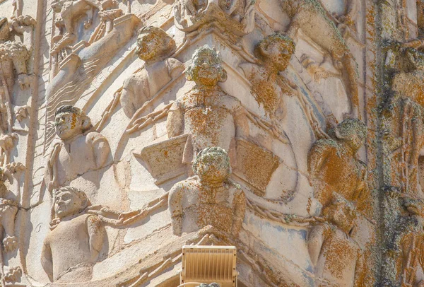 フランシスコ ピサロの紋章 首に鎖でつながれたインカの人々の詳細 マルケス コンキスタ トルヒーリョ スペイン — ストック写真