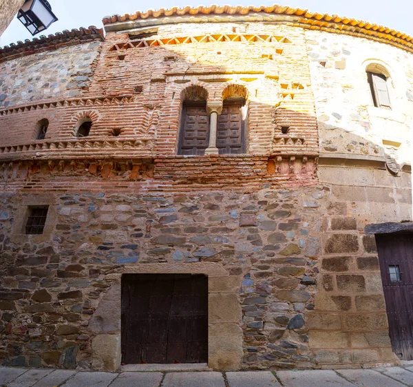 스페인 카세레스에 무데하르 하우스 세기의 벽돌과 지그재그를 사용하는 무데하르 양식의 — 스톡 사진