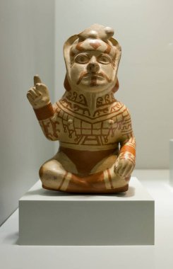 Madrid, İspanya - 11 Haziran 2020: Moche kültür gemisi komutanlık görevini üstlendi. Amerika Müzesi, Madrid, İspanya