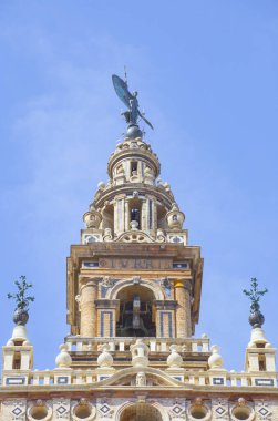 Giralda Kulesi 'nin en üst bölümü. 16. yüzyılda Hristiyanlar tarafından eklendi. Sevilla, İspanya