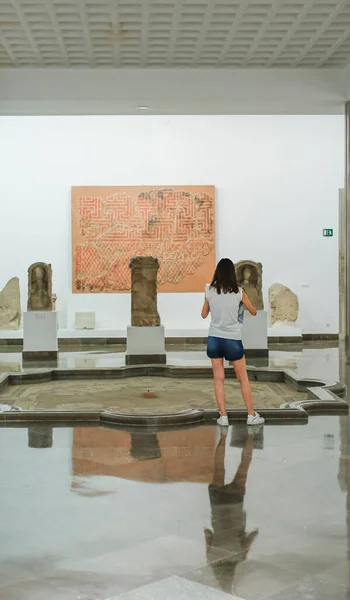 Seville Spain July 7Th 2018 Young Woman Visiting Archeological Museum — Stock Photo, Image