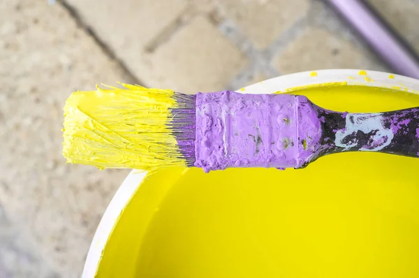 Used Flat Decorator Brush Covered Dry Violet Chalk Wet Yellow — Stock Photo, Image