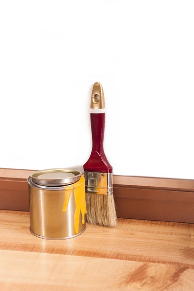 Preparação e pintura de paredes no apartamento — Fotografia de Stock