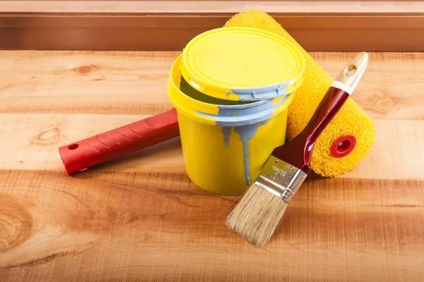 Small Paint Bucket Brush Roller Parquet Floor — Stock Photo, Image