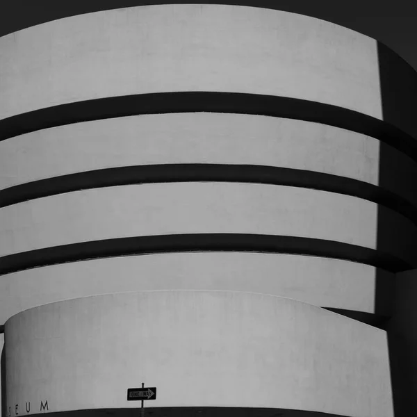 Guggenheim Müzesi Amerikalı mimar Frank Lloyd Wright tarafından tasarlanan New York'ta bina. Askeri yürüyüş 31st 2018 çekildi.