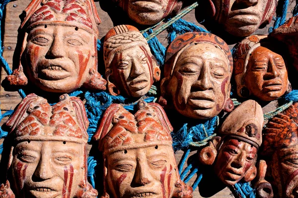 Maya Gezichtsmaskers Gemaakt Van Klei Geschilderd Een Markt Antigua Guatemala — Stockfoto