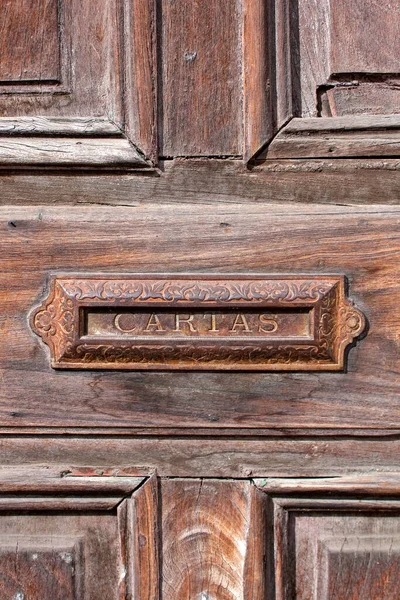 Caixa Correio Colonial Velha Porta Madeira Envelhecida Estilo Colonial Composição — Fotografia de Stock