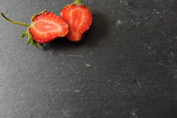 Black Background Grey Stone Two Halves Strawberries Cut Left Side — Stock Photo, Image