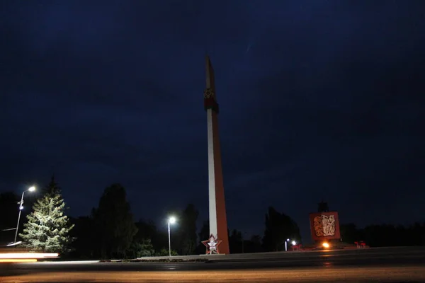 조명을 모자르 벨라루스 시에서 대전의 승전국들을 기리는 기념비 — 스톡 사진
