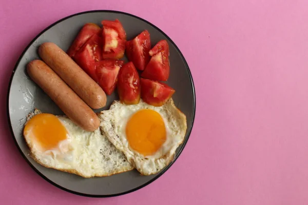 Tradicional Inglês Europeu Café Manhã Salsichas Ovos Salada Legumes Tomates — Fotografia de Stock