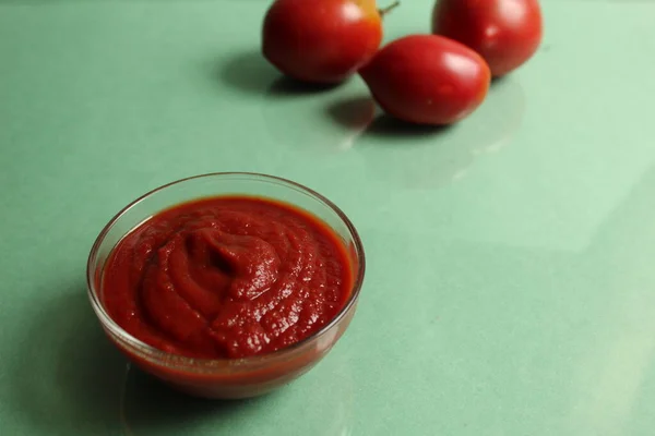 Salsa Pomodoro Rosso Una Casseruola Sullo Sfondo Sono Verdure Pomodori — Foto Stock