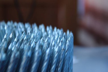 Bir silah için inşaat arka plan çivileri Kopyalama alanından yan görünümü kapat