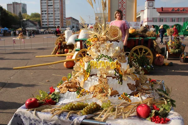 Παράδοση Παραδοσιακό Εορταστικό Γάμο Ρωσική Σλαβική Ψωμί Καρβέλι Από Λευκορωσία — Φωτογραφία Αρχείου