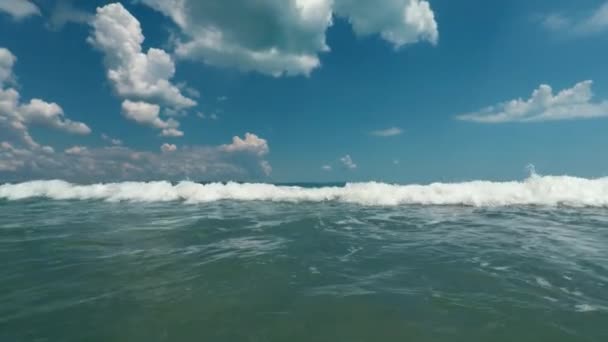 Onde Del Mar Nero Hanno Colpito Telecamera Video Loop — Video Stock