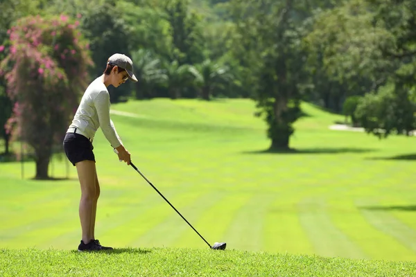 Asian Woman Playing Golf Beautiful Natural Golf Course — Stock Photo, Image