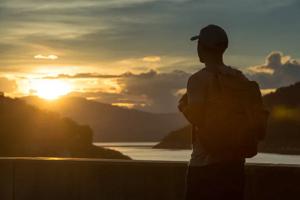 Εικόνα Του Sunrise Μια Σιλουέτα Ενός Ανθρώπου Τουριστικά Φυσικό Περιβάλλον — Φωτογραφία Αρχείου