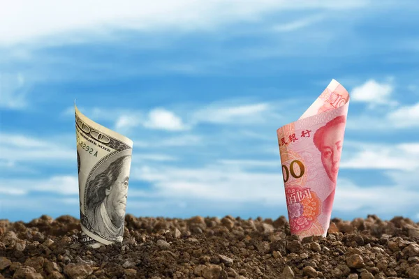 Obraz Chin Yuan Banknotów Nas Banknotów Dolara Wierzchu Gleby Dla — Zdjęcie stockowe