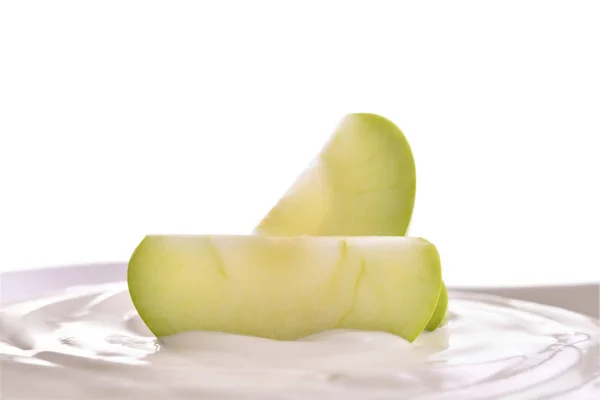 Iogurte Simples Com Frutas Frescas Topo Tigela Isolada Fundo Branco — Fotografia de Stock