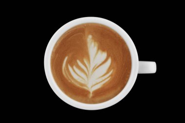 Siyah arka plan üzerinde izole kahve latte Fincan
