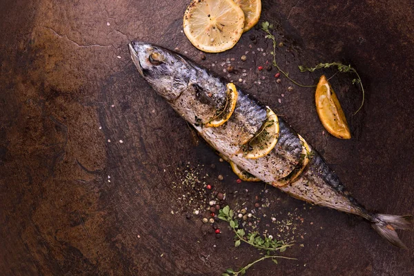 Grilled Fish Various Vegetables Iron Plate — Stock Photo, Image