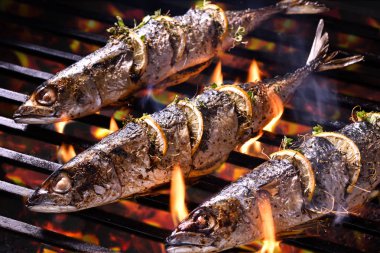 alevli ızgara ızgara balık