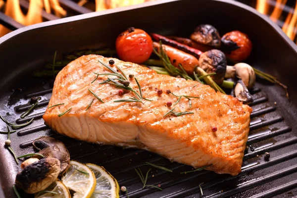 Grilled Salmon Fish Various Vegetables Pan Flaming Grill — Stock Photo, Image