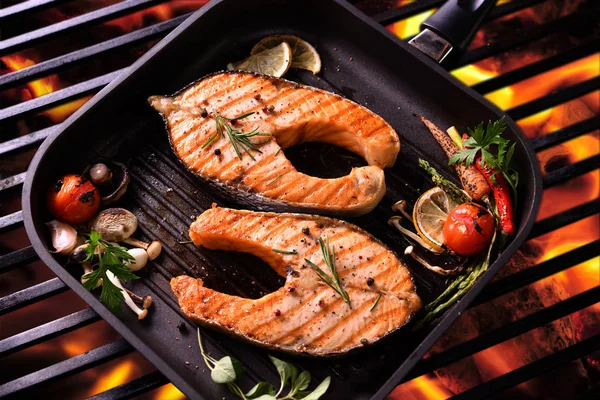 Grilled Salmon Fish Various Vegetables Pan Flaming Grill — Stock Photo, Image