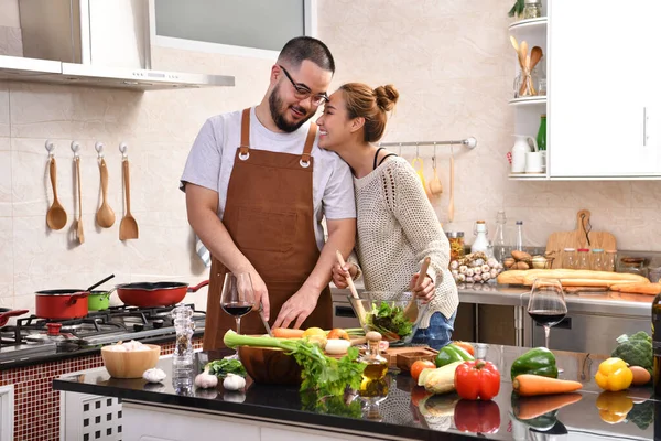 Amar Joven Pareja Asiática Cocinar Cocina Haciendo Que Comida Saludable — Foto de Stock