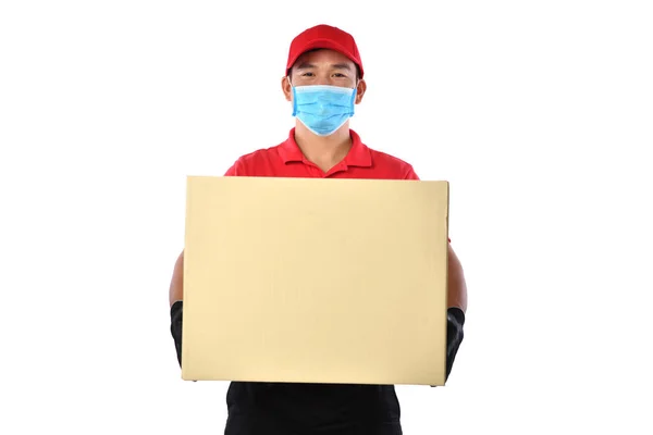 Glad Ung Asiatisk Leverans Man Röd Uniform Medicinsk Ansiktsmask Skyddshandskar — Stockfoto