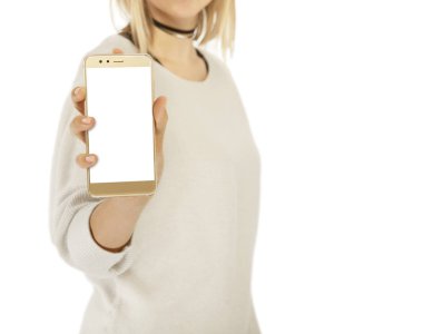 bir kadın bir smartphone izole önüne, yüzsüz, tutar.