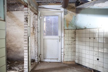 iç yenileme ihtiyacı olan bir ev