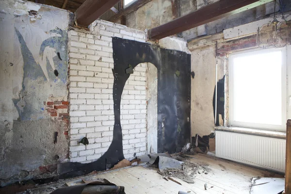 iç yenileme ihtiyacı olan bir ev