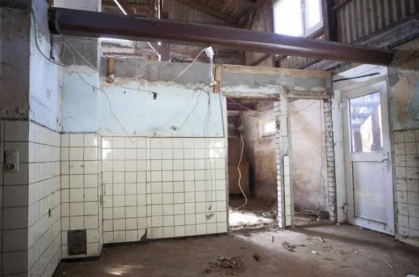 iç yenileme ihtiyacı olan bir ev