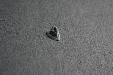 Plastik etiket kalp siyah ve beyaz