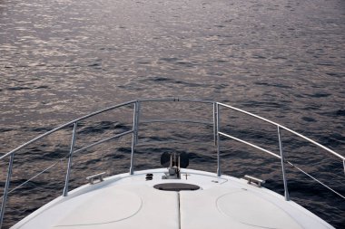 Akşamları Yat 'ın deniz manzarası