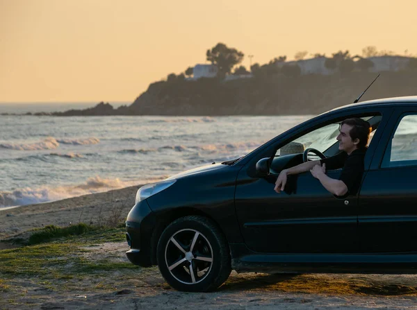 Young Man Sitting Car Looking Sea Local Trip Concept — Stock Photo, Image