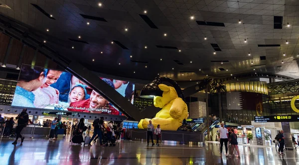 Доха Катар 2019 Много Туристов Международном Аэропорту Хамад Катар — стоковое фото
