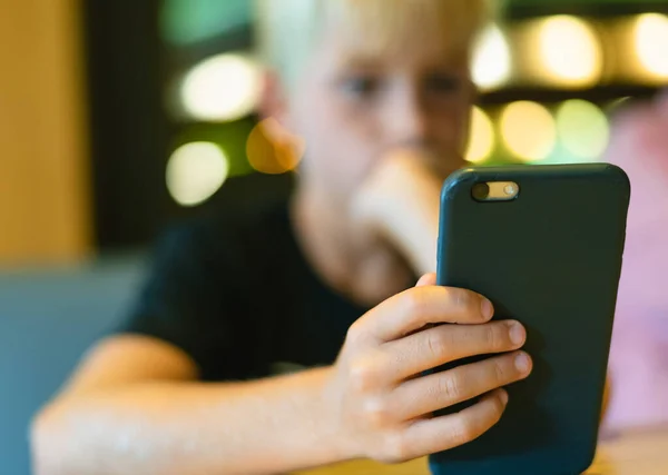 Close View Smartphone Hands Kid Kid Addicted Smartphone — Stock Photo, Image