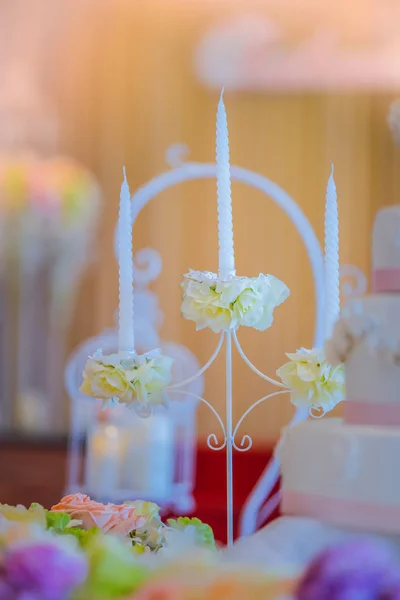 Castiçal Casamento Com Decoração Flores Símbolo Alegria Noiva — Fotografia de Stock