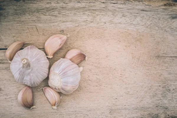 White Garlic Garlic Cloves Wooden Floor — Stock Photo, Image